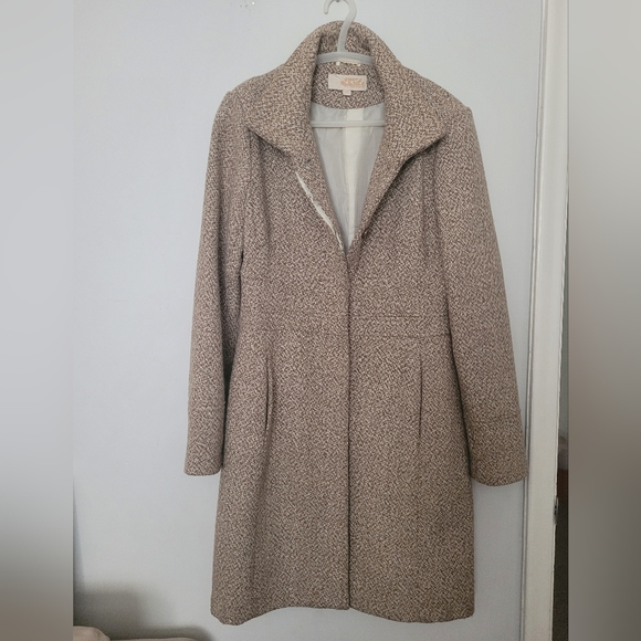 Womans knee length coat - Picture 2 of 6